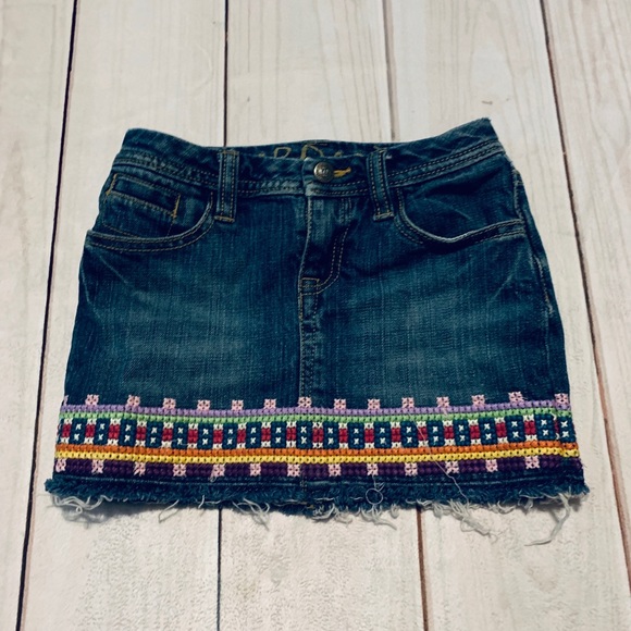 GAP Other - Cute Gap Embroidered Denim skirt